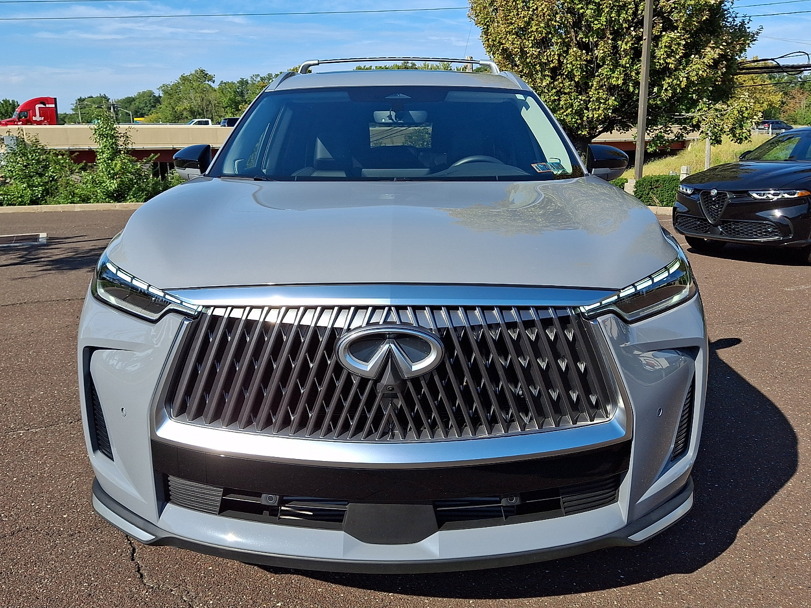 Certified 2026 INFINITI QX60 Luxe w/ Cargo Package AWD/4WD image 2
