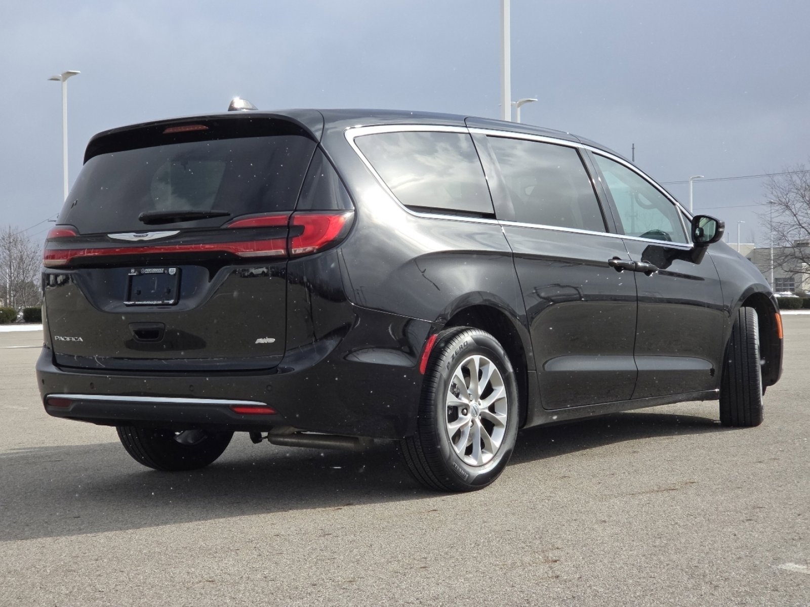 Used 2024 Chrysler Pacifica Touring-L image 17