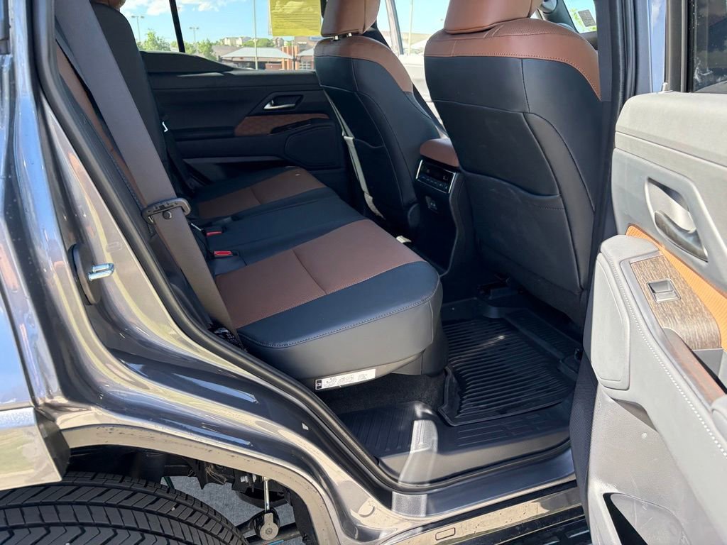 Used 2026 Lexus GX 550 w/ Accessory Package (2T) AWD/4WD image 21