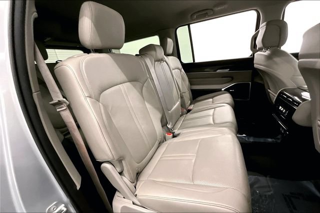 Used 2022 Jeep Wagoneer Series II AWD/4WD image 26