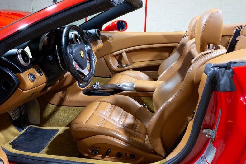 Used 2010 Ferrari California RWD image 46