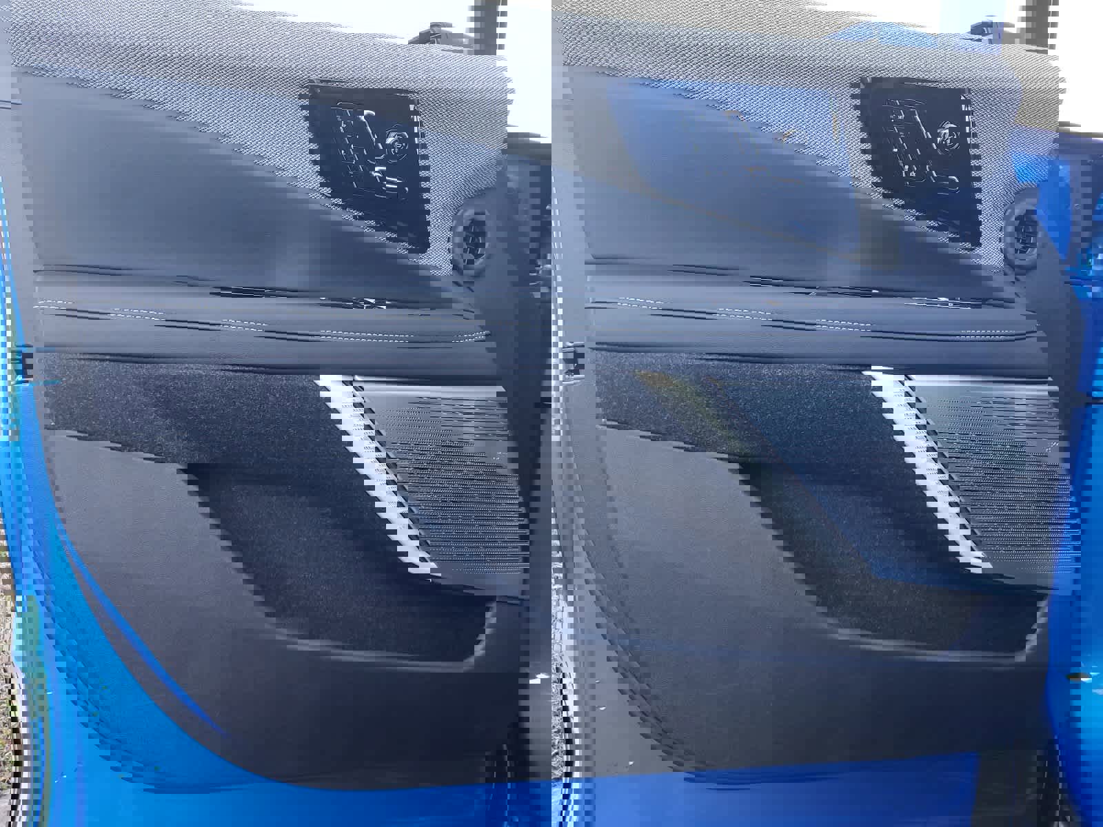 New 2025 Cadillac Optiq Luxury 2 image 14