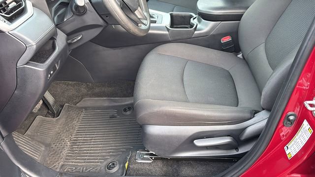 Used 2024 Toyota RAV4 LE image 27