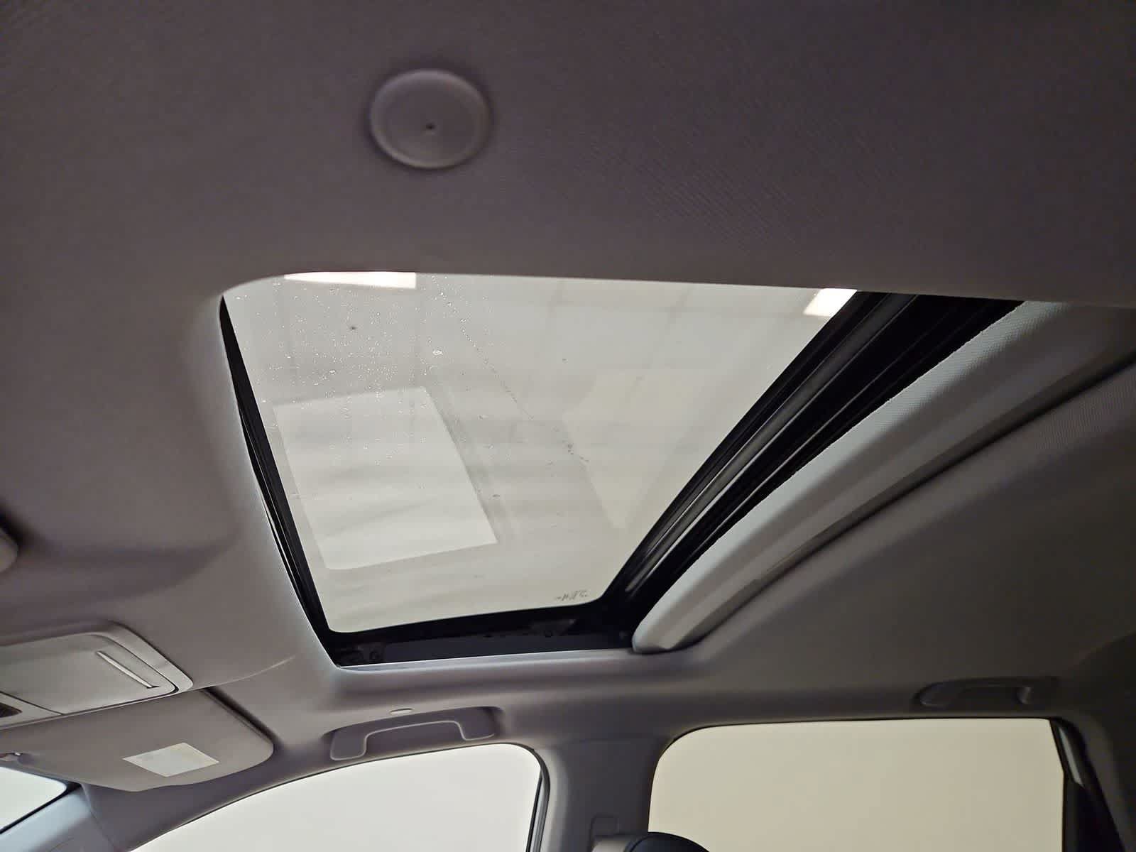 Used 2024 Honda CR-V EX-L image 3