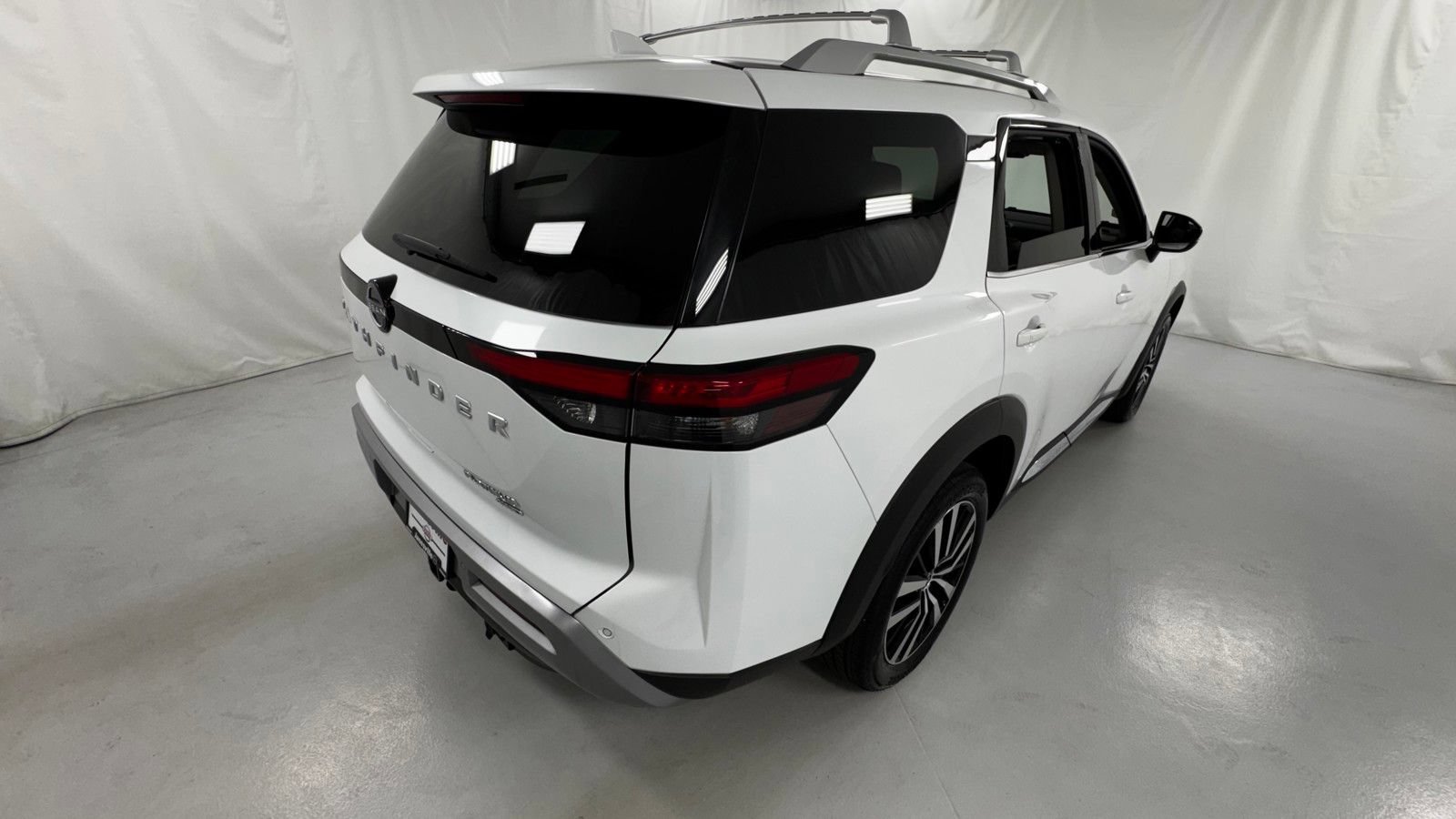 Certified 2025 Nissan Pathfinder Platinum AWD/4WD image 3