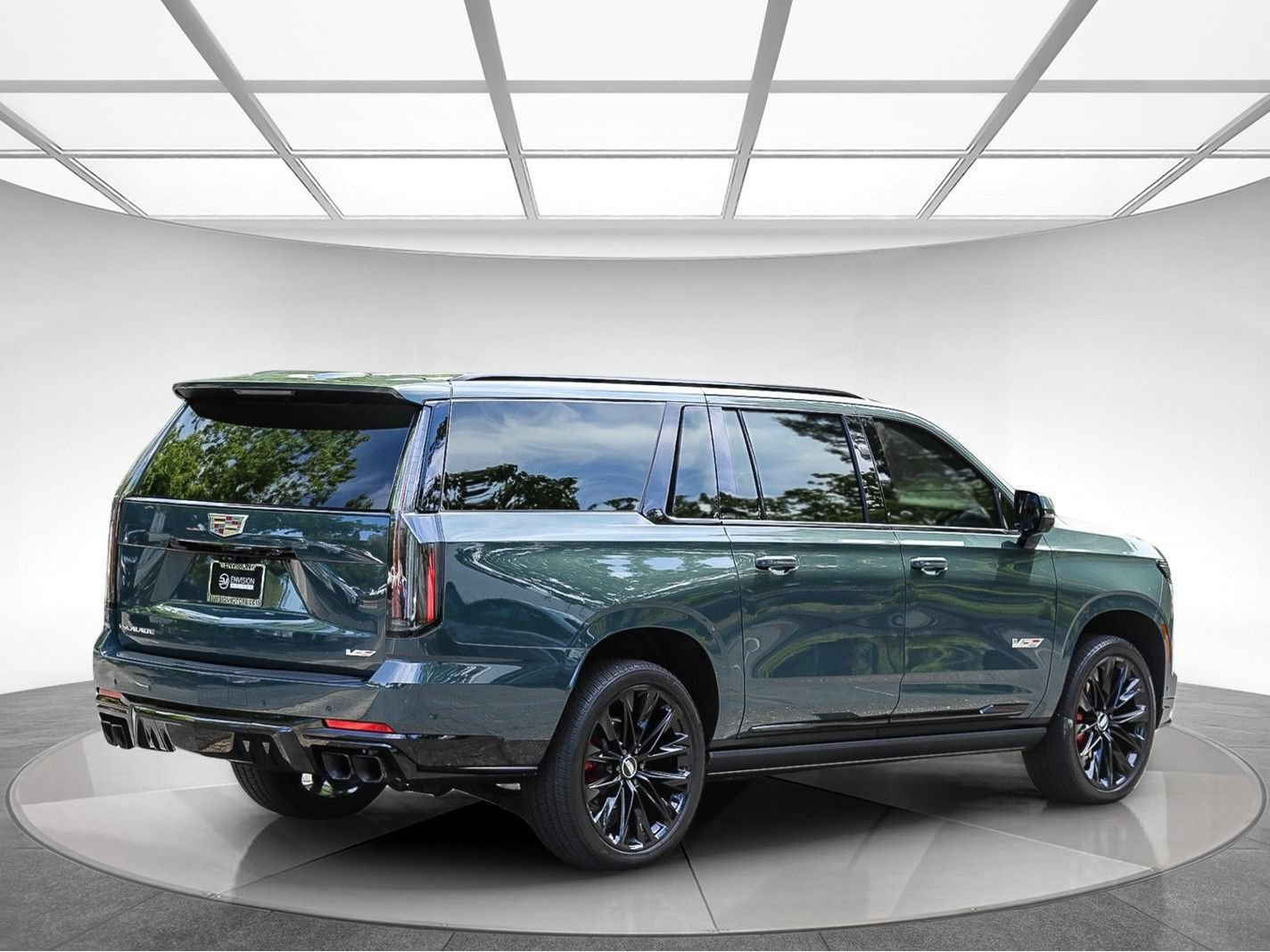 Used 2025 Cadillac Escalade ESV V AWD/4WD image 4