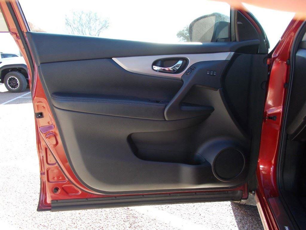 Used 2020 Nissan Rogue Sport SL w/ Premium Package FWD image 16