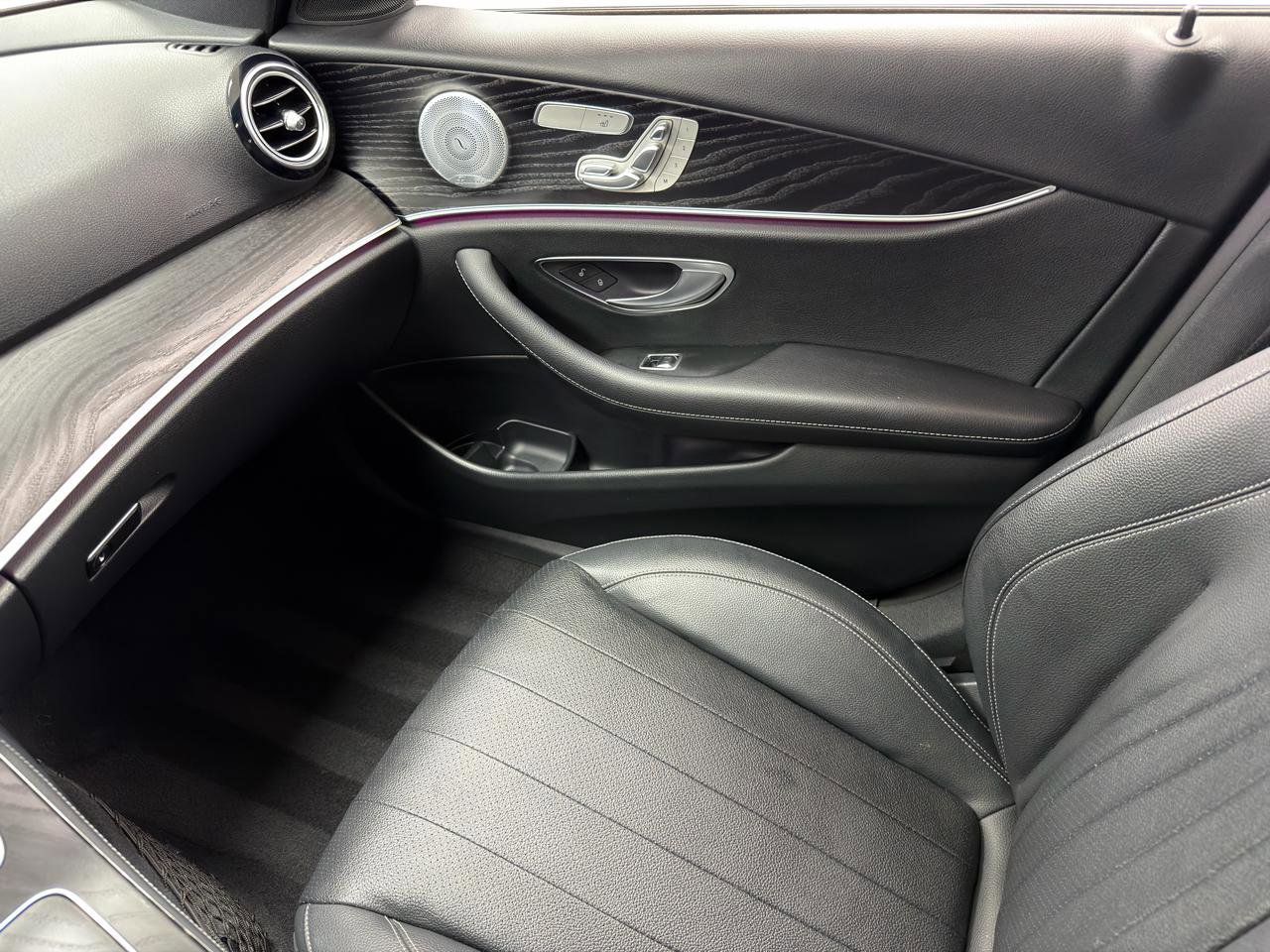 Used 2020 Mercedes-Benz E 350 E 350 4MATIC Sedan w/ Parking Assistance Package image 26