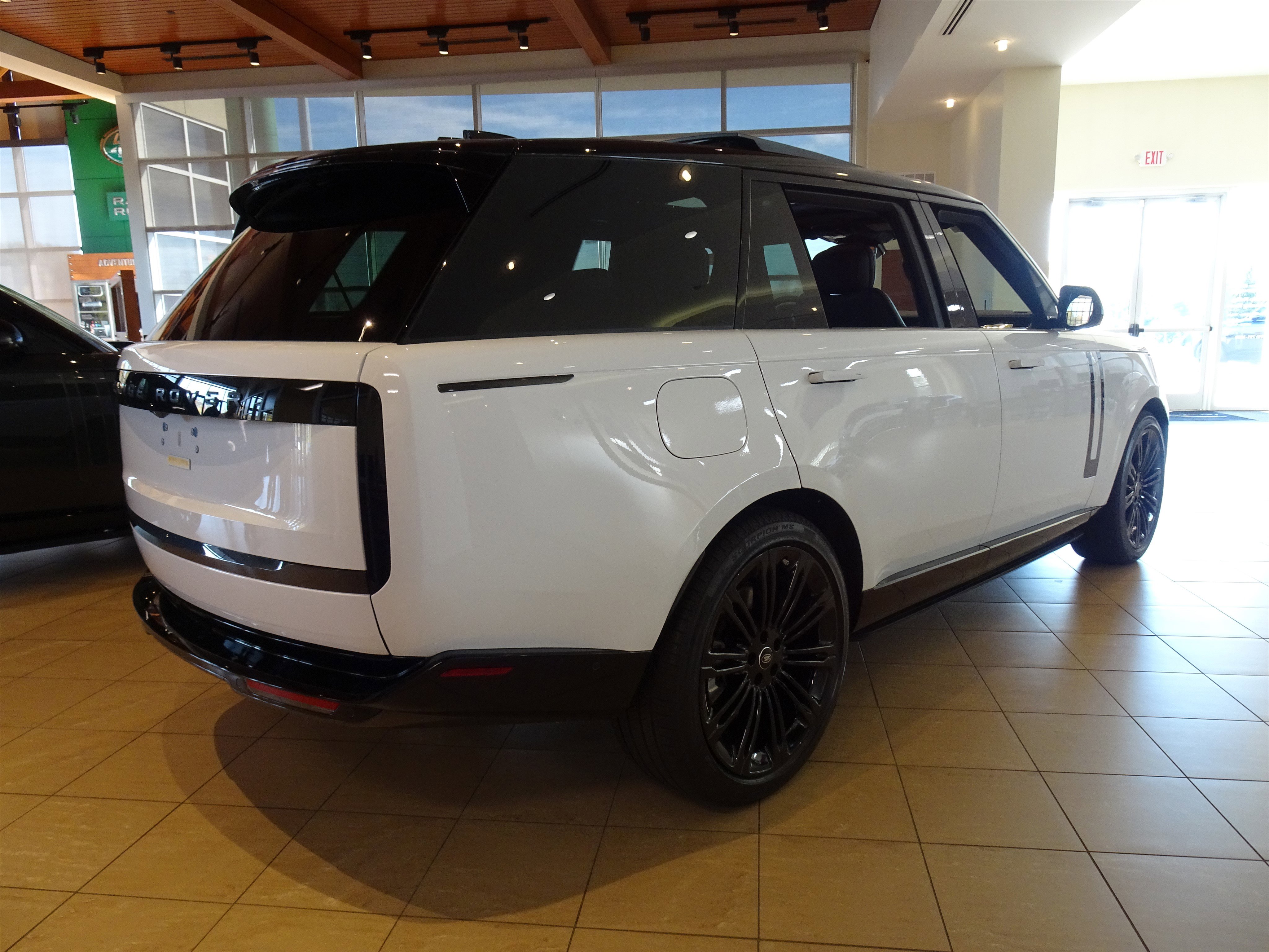 New 2025 Land Rover Range Rover Long Wheelbase SE image 11