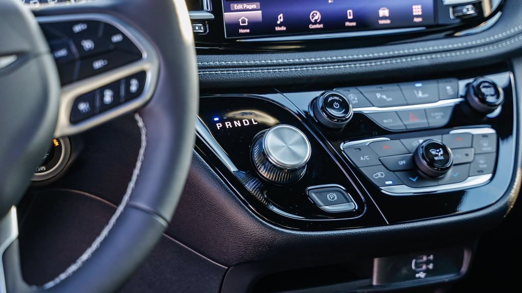 New 2027 Chrysler Pacifica Select FWD image 24