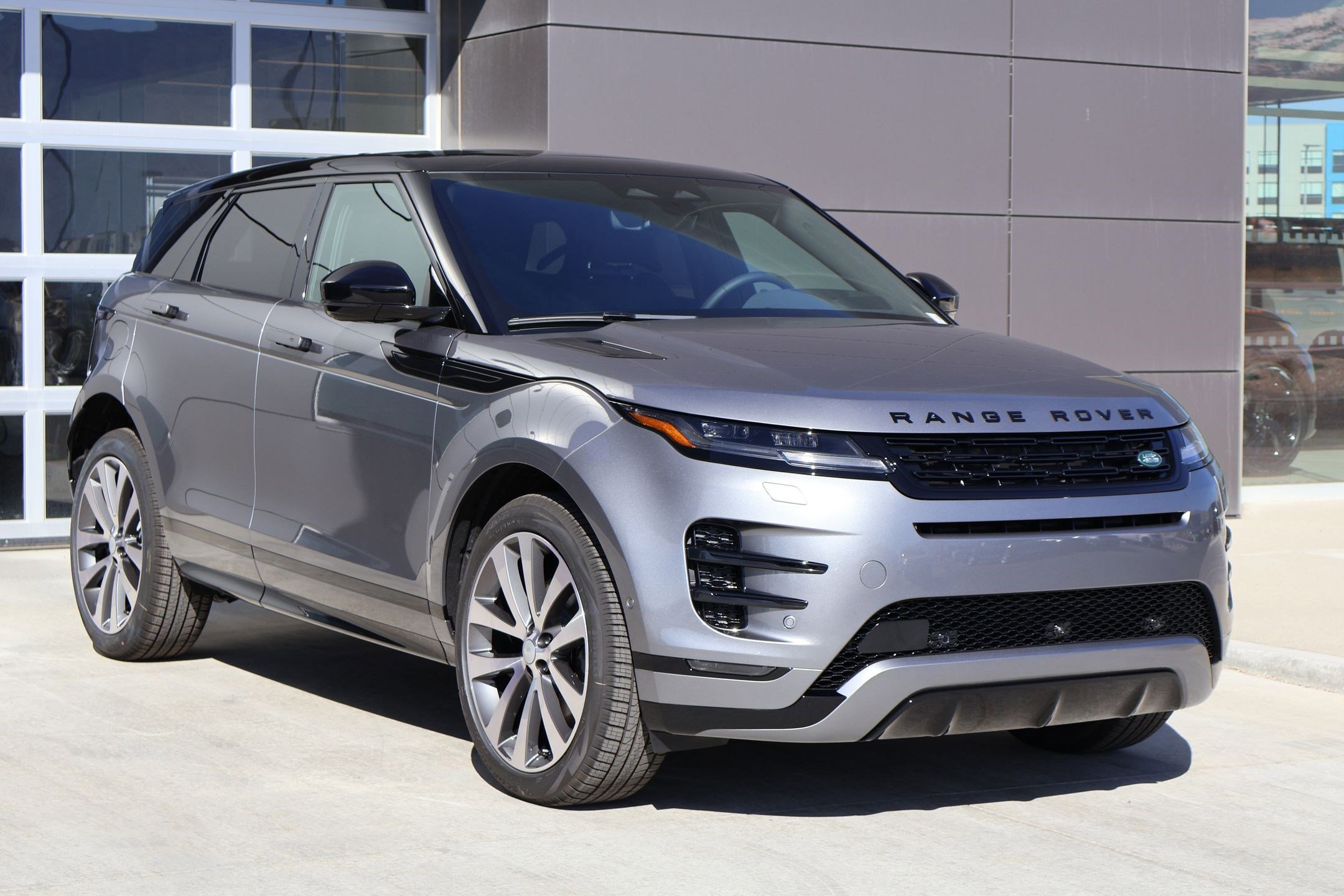 New 2026 Land Rover Range Rover Evoque Dynamic SE image 3