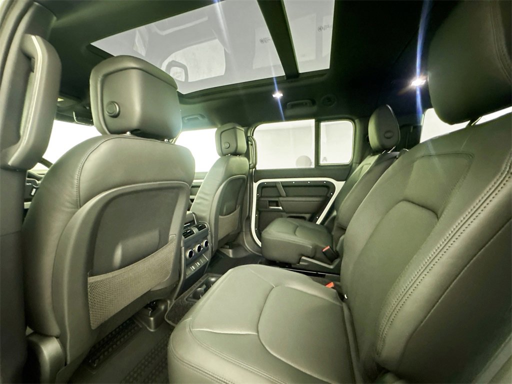 New 2026 Land Rover Defender 130 X-Dynamic SE image 24