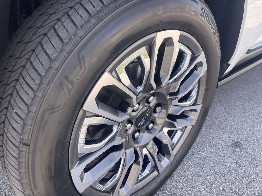 Used 2023 GMC Yukon Denali Ultimate image 2