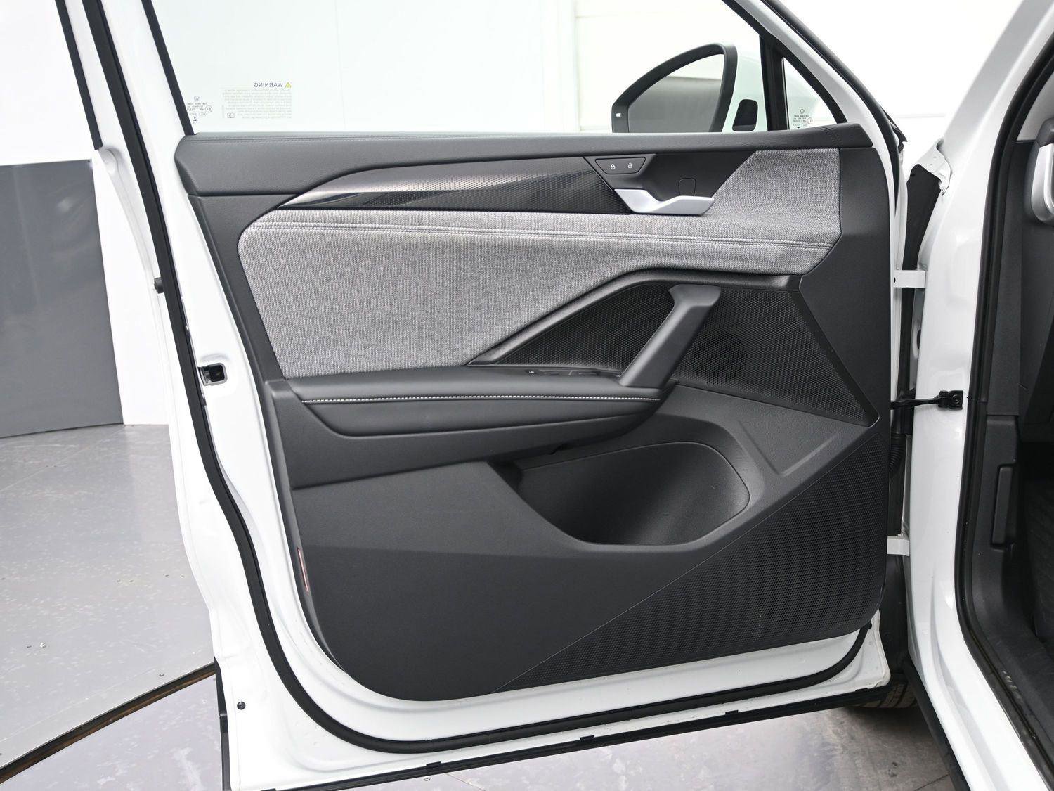 Certified 2025 Volkswagen Tiguan S image 9