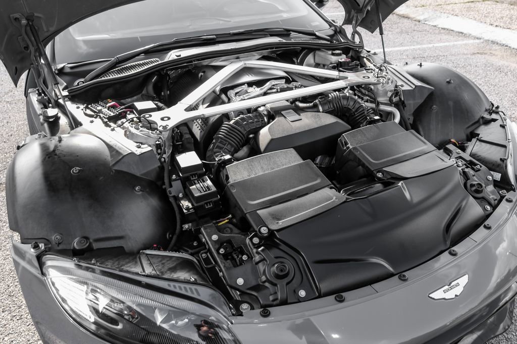 Used 2020 Aston Martin V8 Vantage Coupe RWD image 43