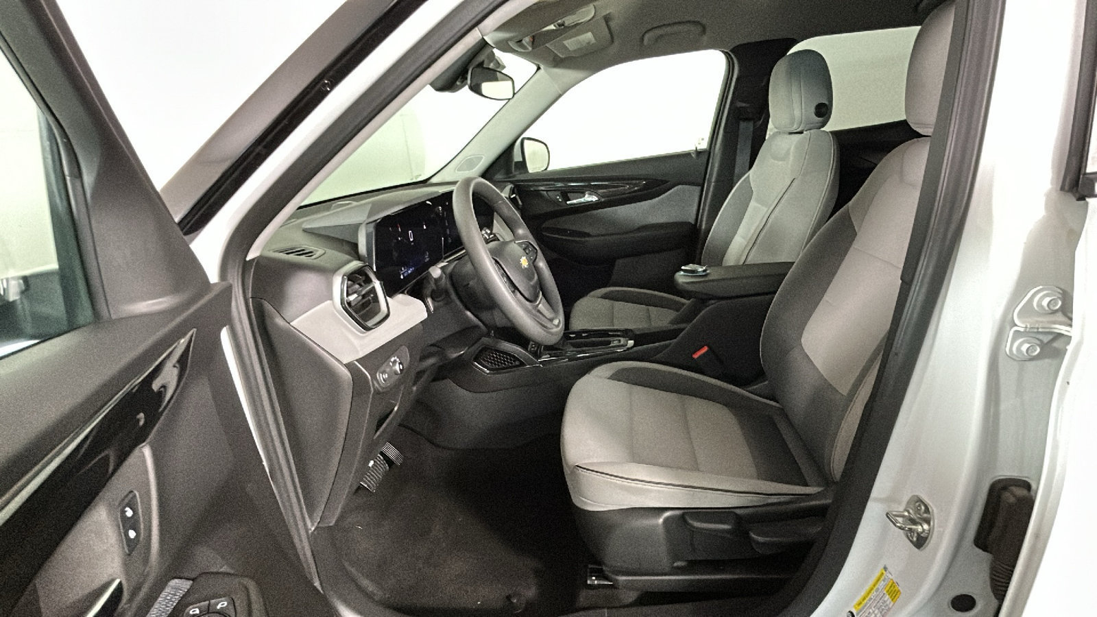 Used 2025 Chevrolet TrailBlazer LT AWD/4WD image 13