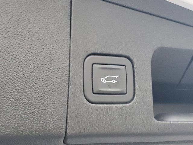 Used 2025 Cadillac XT5 Premium Luxury w/ LPO, Floor Liner Package AWD/4WD image 8
