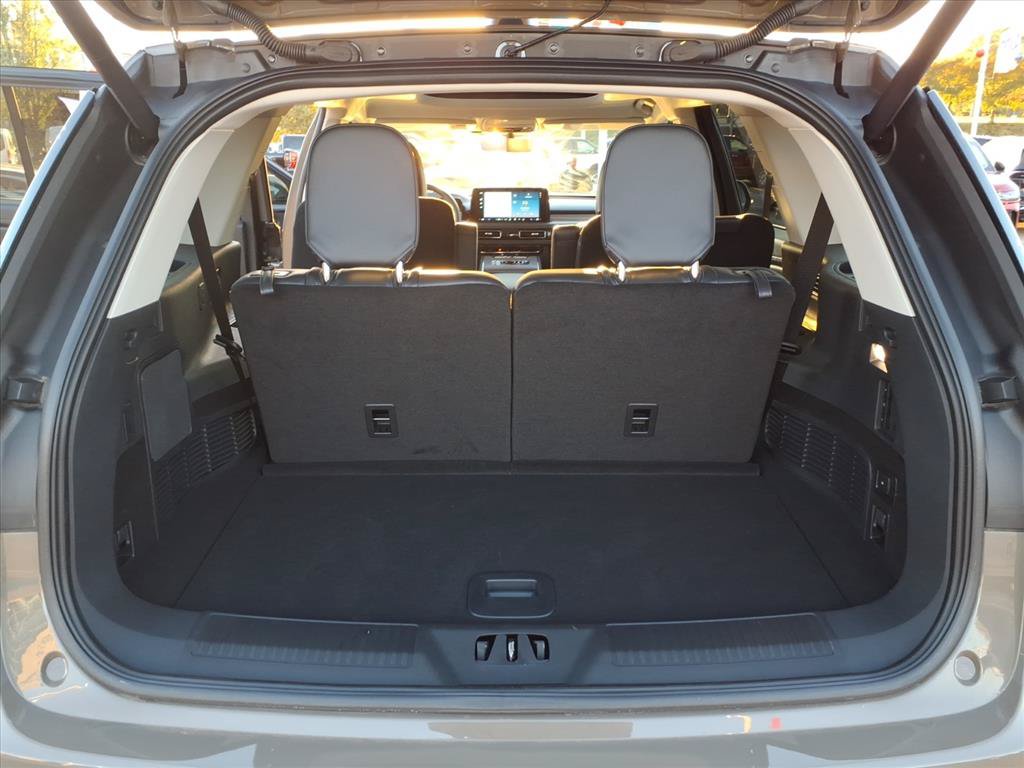Used 2025 Lincoln Aviator AWD w/ Equipment Group 101A image 8