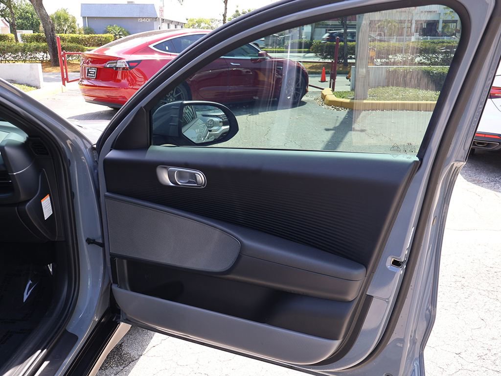 Used 2024 Hyundai Ioniq 6 SE RWD image 21