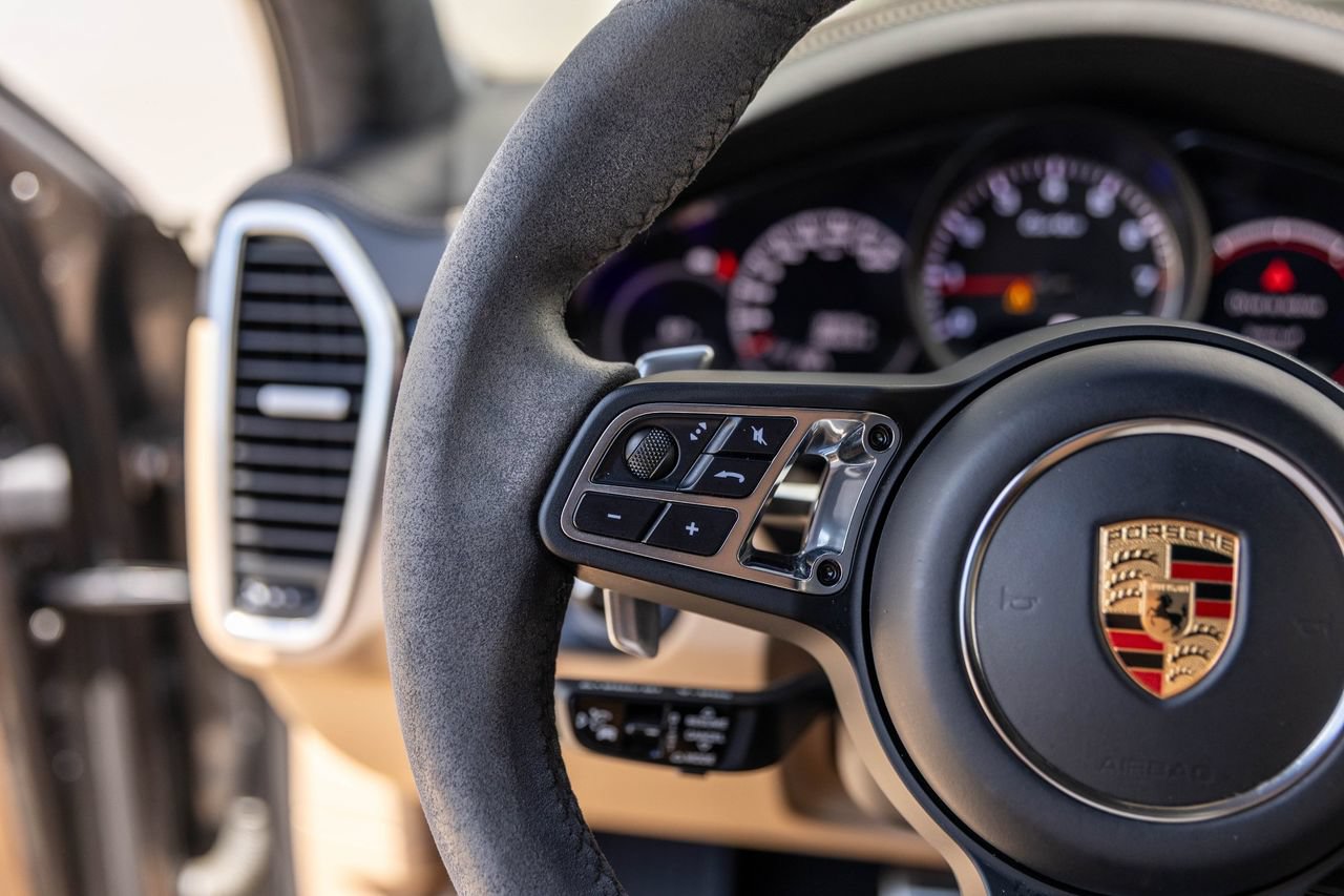 Used 2020 Porsche Cayenne Turbo AWD/4WD image 23