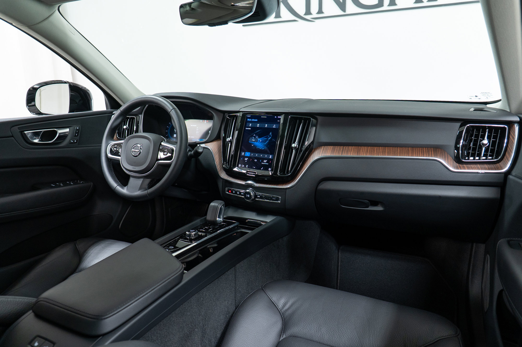 Certified 2023 Volvo XC60 B5 Plus w/ Climate Package image 14