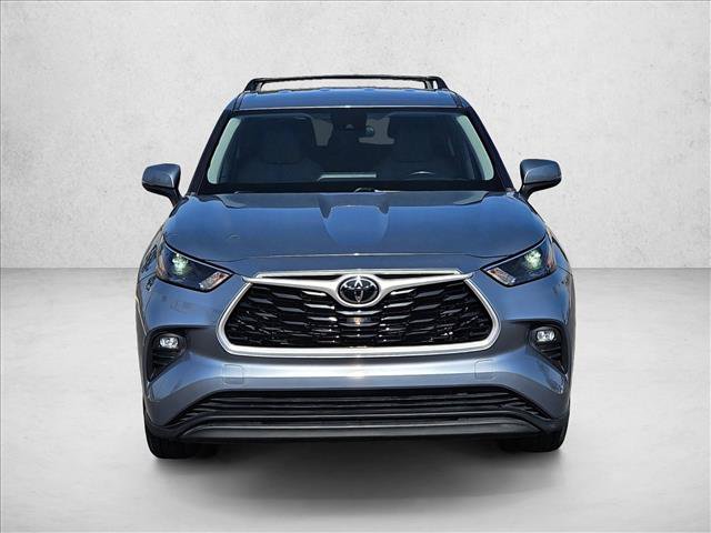 Used 2022 Toyota Highlander LE AWD/4WD image 2