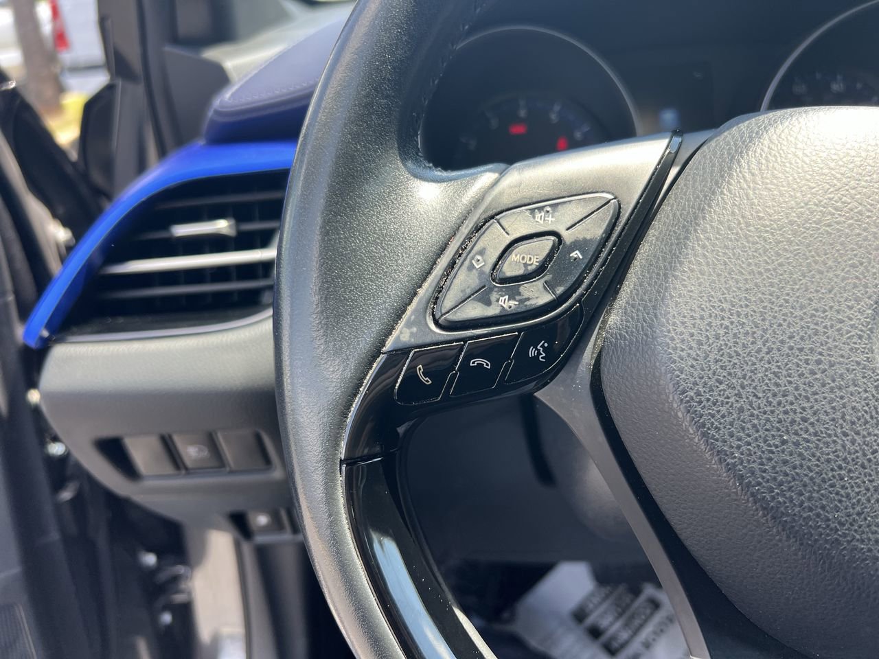 Used 2021 Toyota C-HR XLE FWD image 19