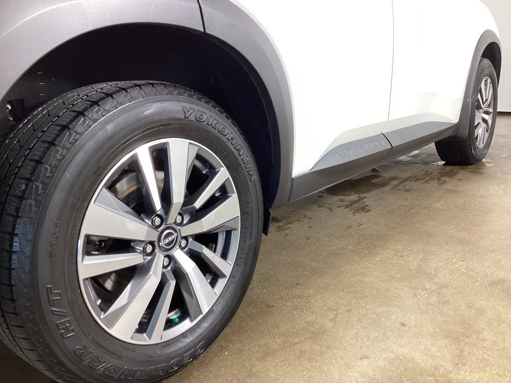 Used 2022 Nissan Pathfinder SL AWD/4WD image 9