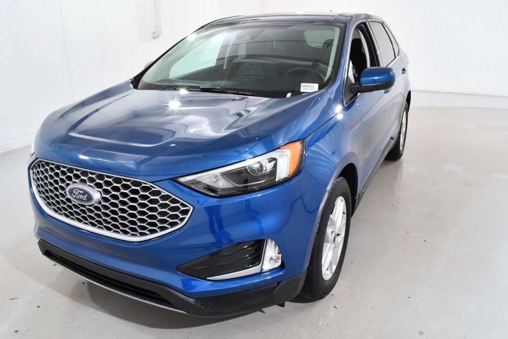 Used 2024 Ford Edge SEL w/ Convenience Package image 2