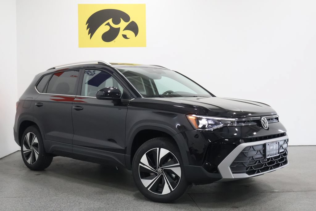 New 2026 Volkswagen Taos SE AWD/4WD image 2