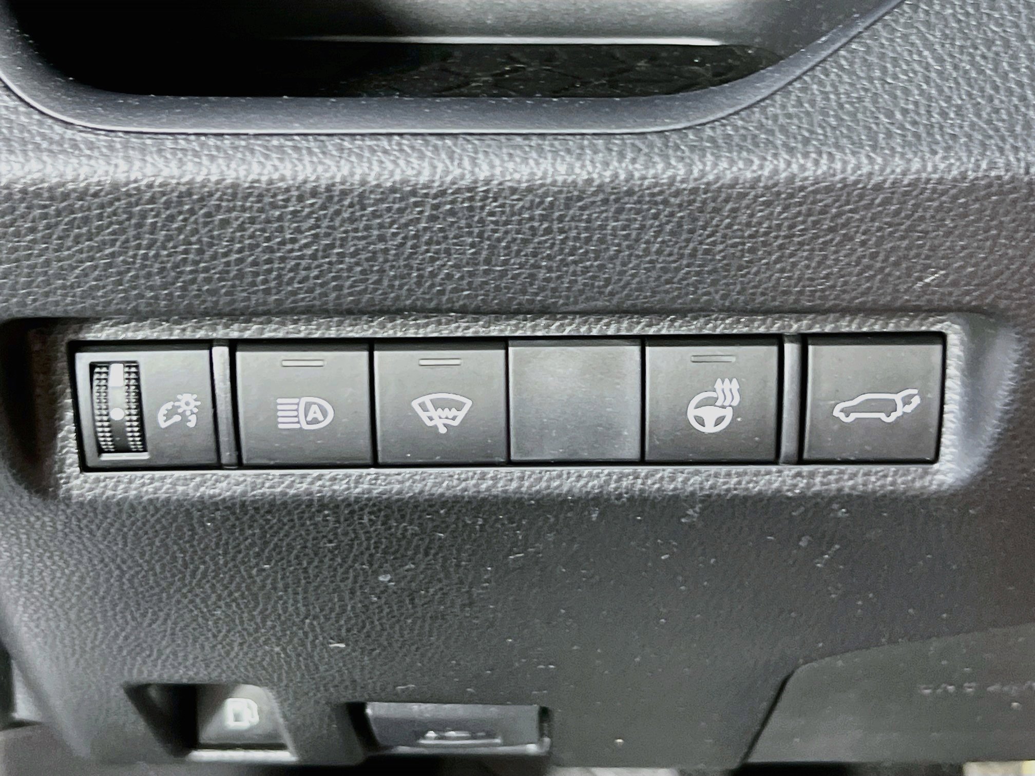 Used 2022 Toyota RAV4 XLE Premium AWD/4WD image 10