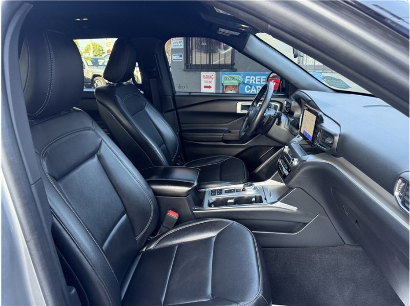 Used 2020 Ford Explorer XLT w/ Equipment Group 202A image 39