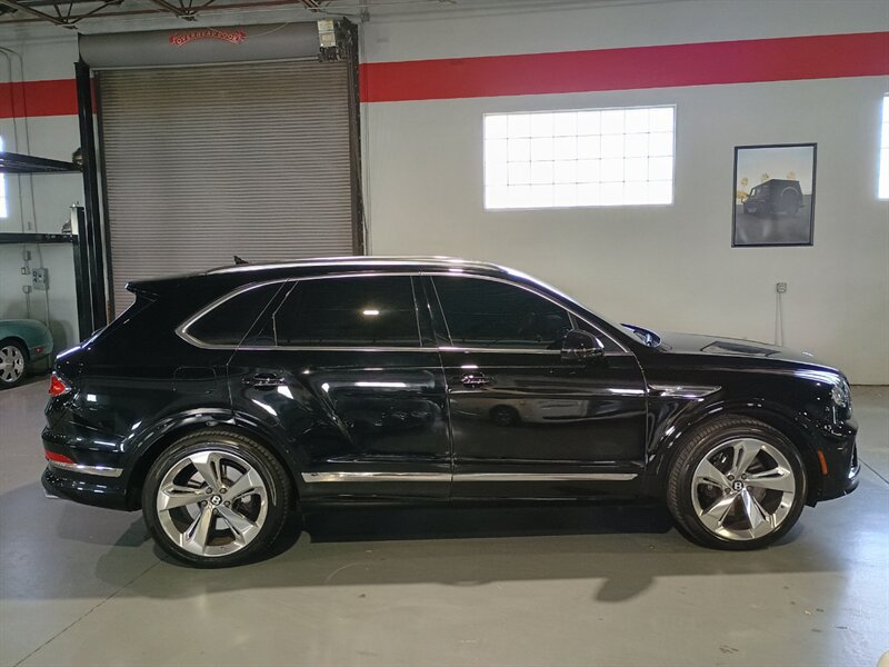 Used 2023 Bentley Bentayga AWD/4WD image 6
