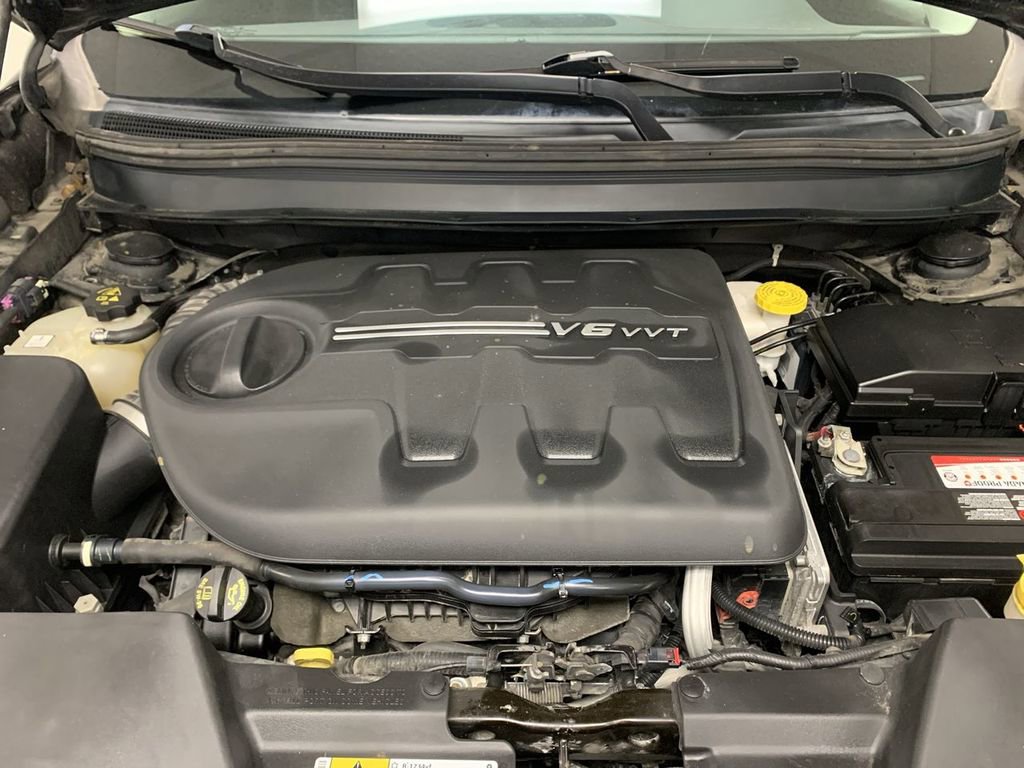 Used 2018 Jeep Cherokee Trailhawk w/ Cold Weather Group AWD/4WD image 16