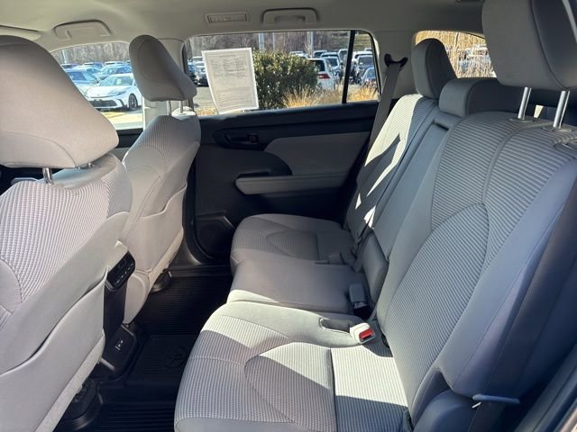 Used 2022 Toyota Highlander LE image 25