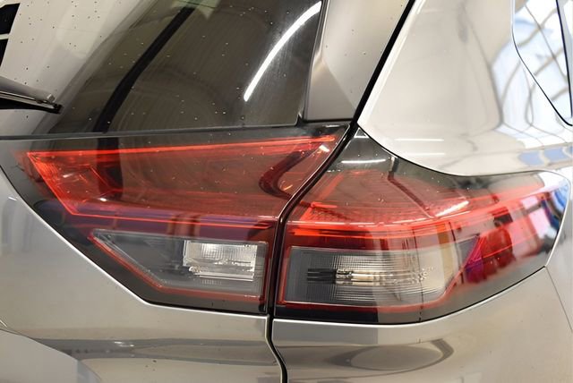 Used 2025 Nissan Rogue SV image 12