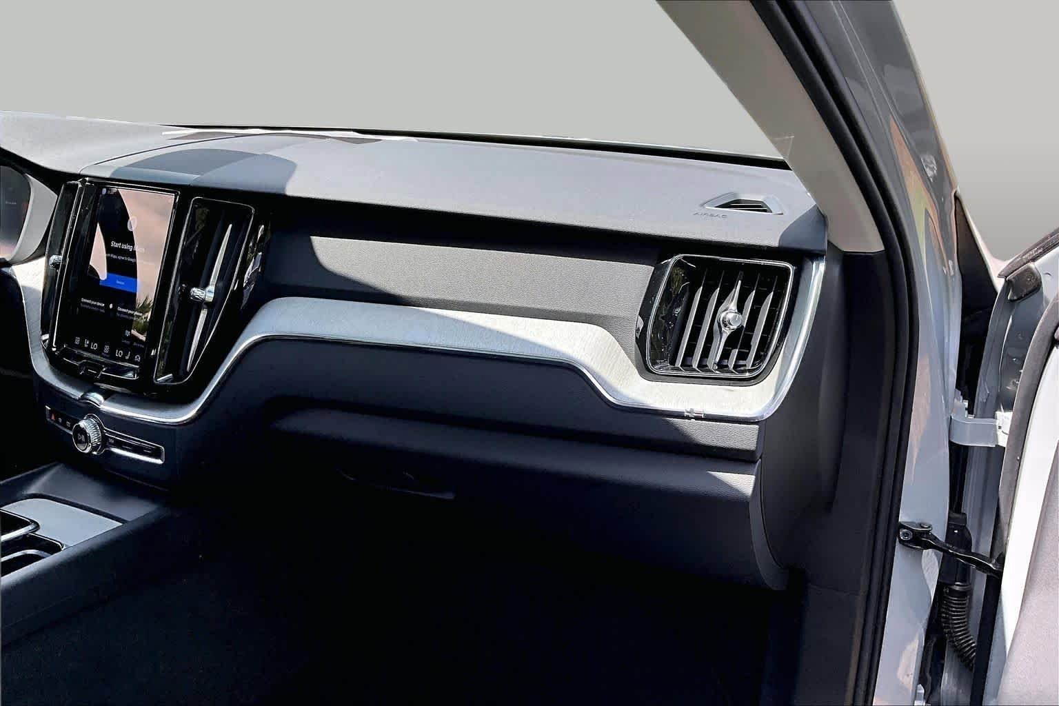 Used 2025 Volvo XC60 B5 Plus AWD/4WD image 19
