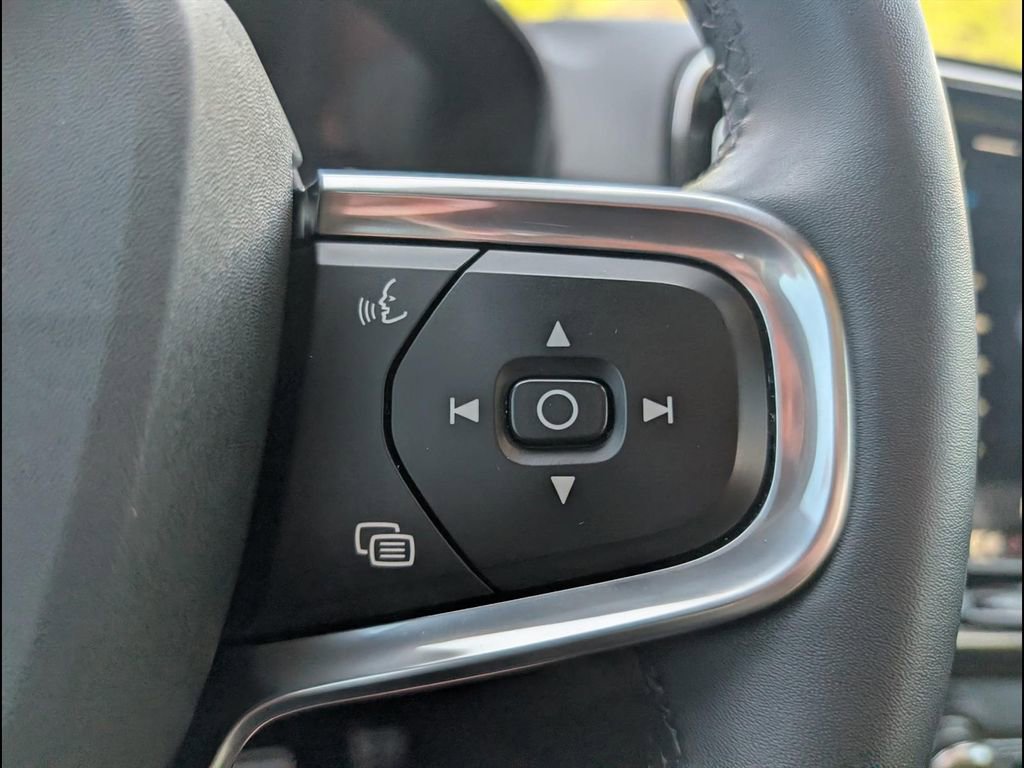 Used 2022 Volvo XC40 P8 Recharge Plus image 14