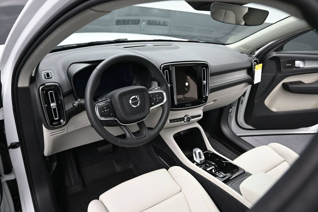 New 2026 Volvo XC40 B5 Ultra w/ Protection Package Premier AWD/4WD image 11