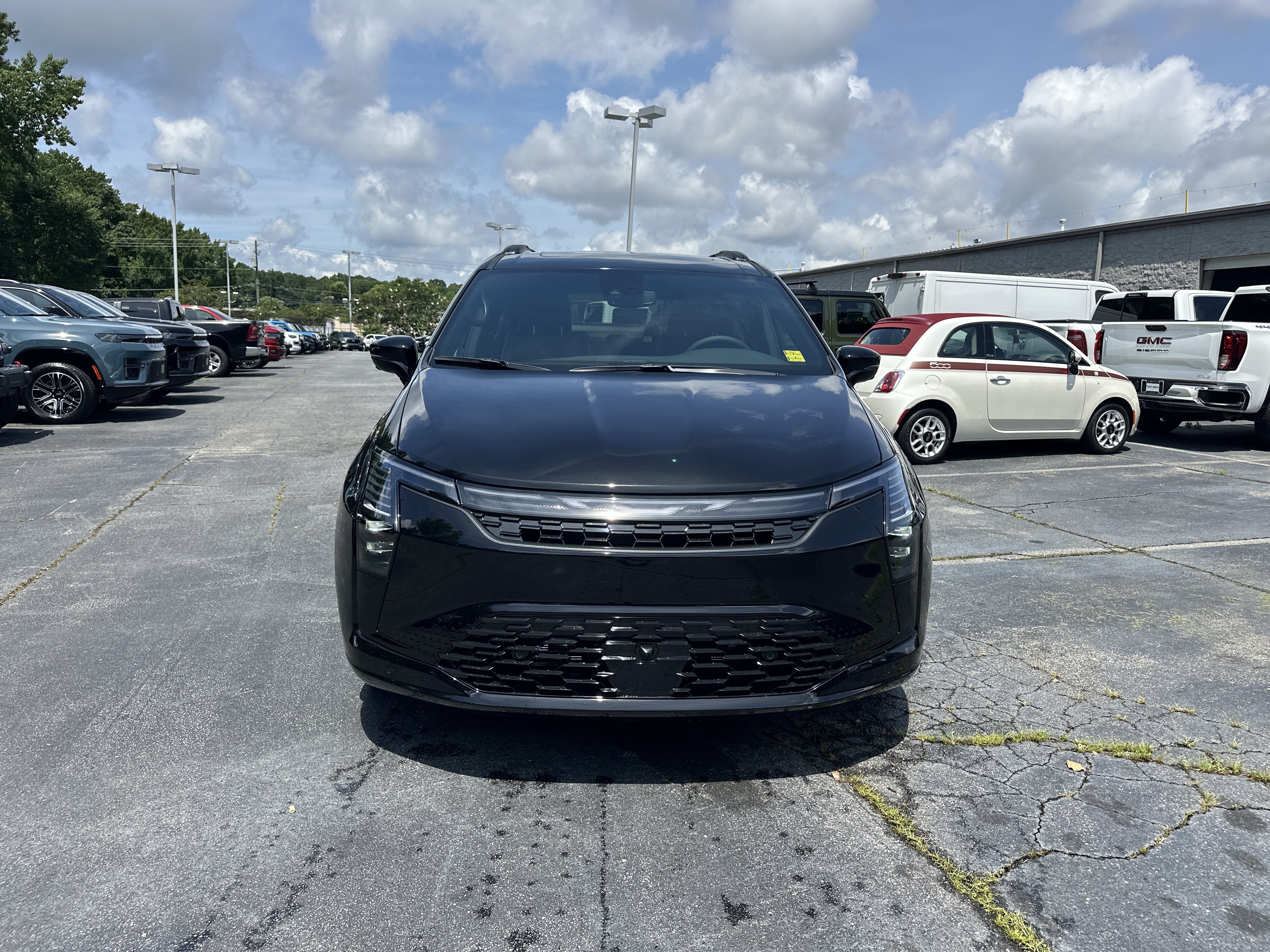 New 2027 Chrysler Pacifica Limited FWD image 4