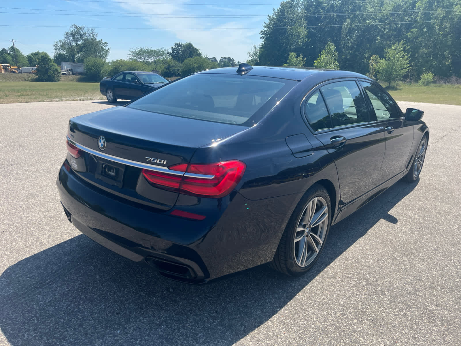 Used 2019 BMW 750i xDrive w/ M Sport Package AWD/4WD image 7