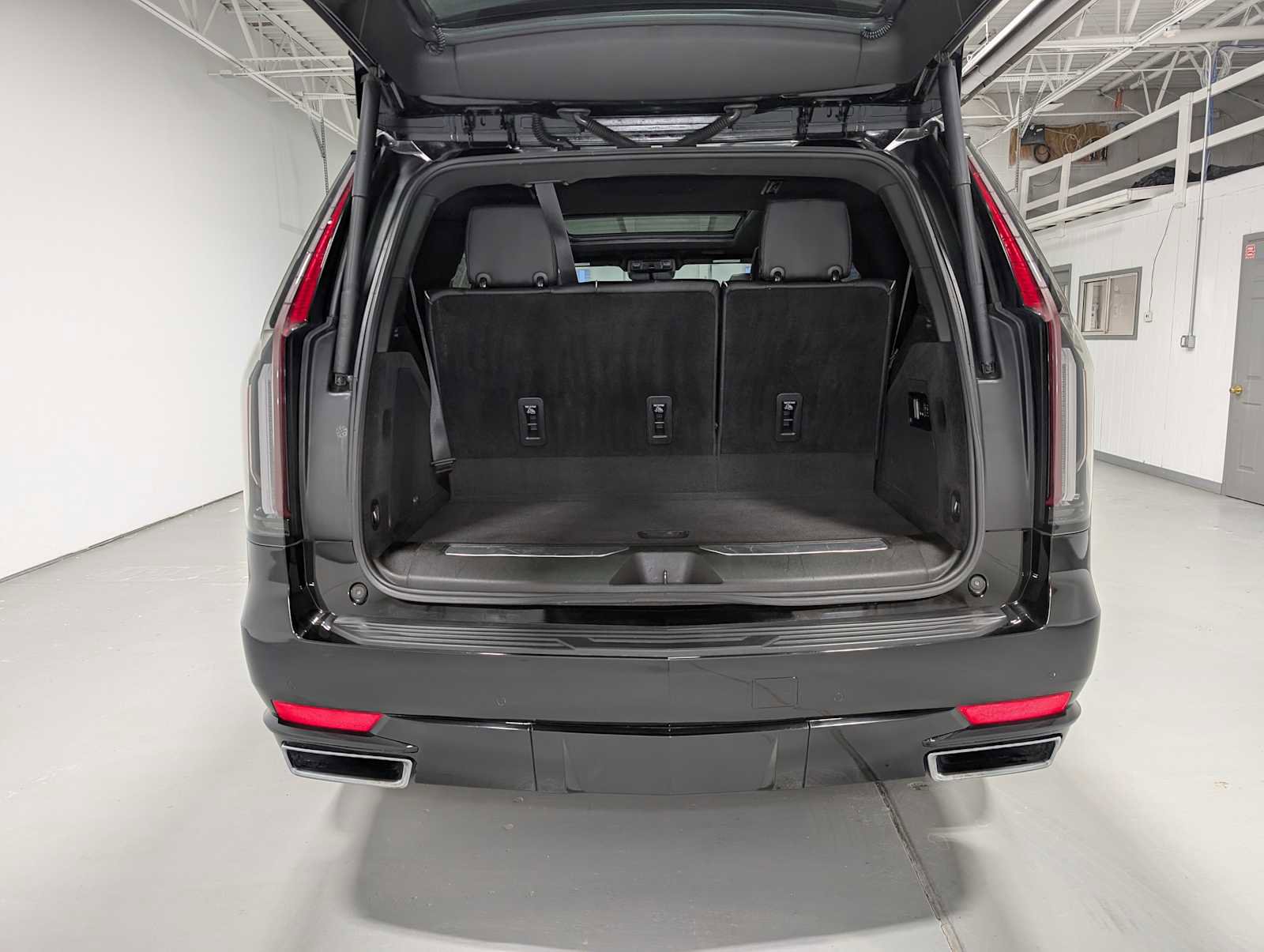 Used 2021 Cadillac Escalade Premium Luxury image 45