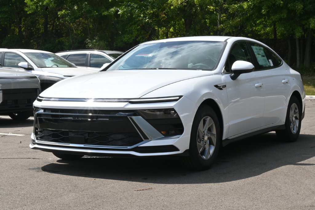 New 2026 Hyundai Sonata SE FWD image 2