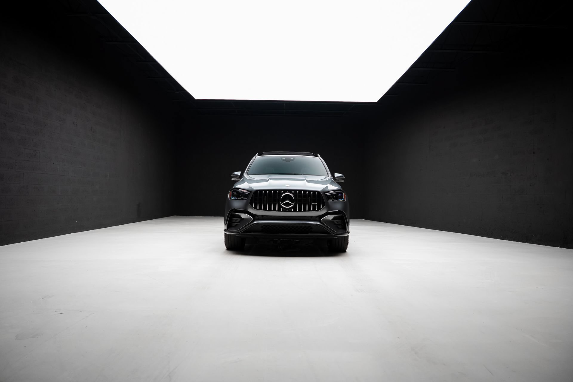 Used 2025 Mercedes-Benz GLE 53 AMG 4MATIC w/ Driver Assistance Package image 92