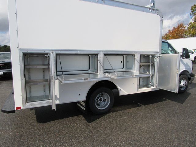 New 2025 GMC Savana 3500 w/ Power Convenience Package image 21