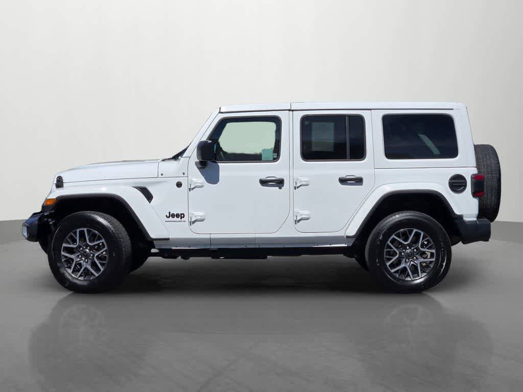 Used 2025 Jeep Wrangler Sahara AWD/4WD image 3