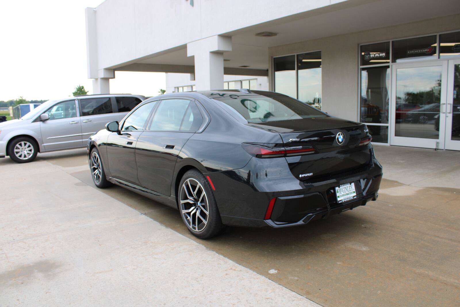Used 2024 BMW 740i xDrive AWD/4WD image 8