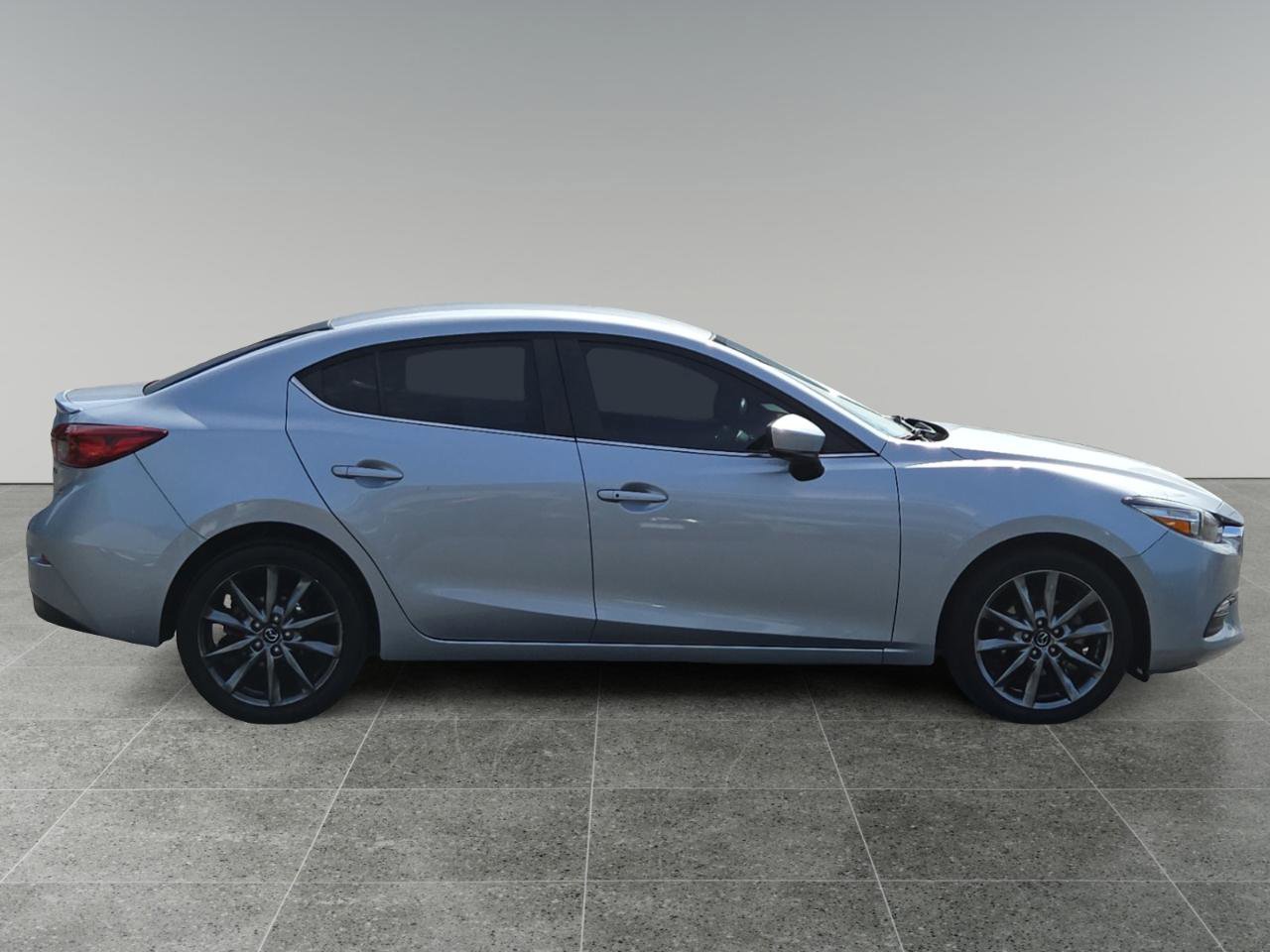 Used 2018 MAZDA MAZDA3 Touring FWD image 8