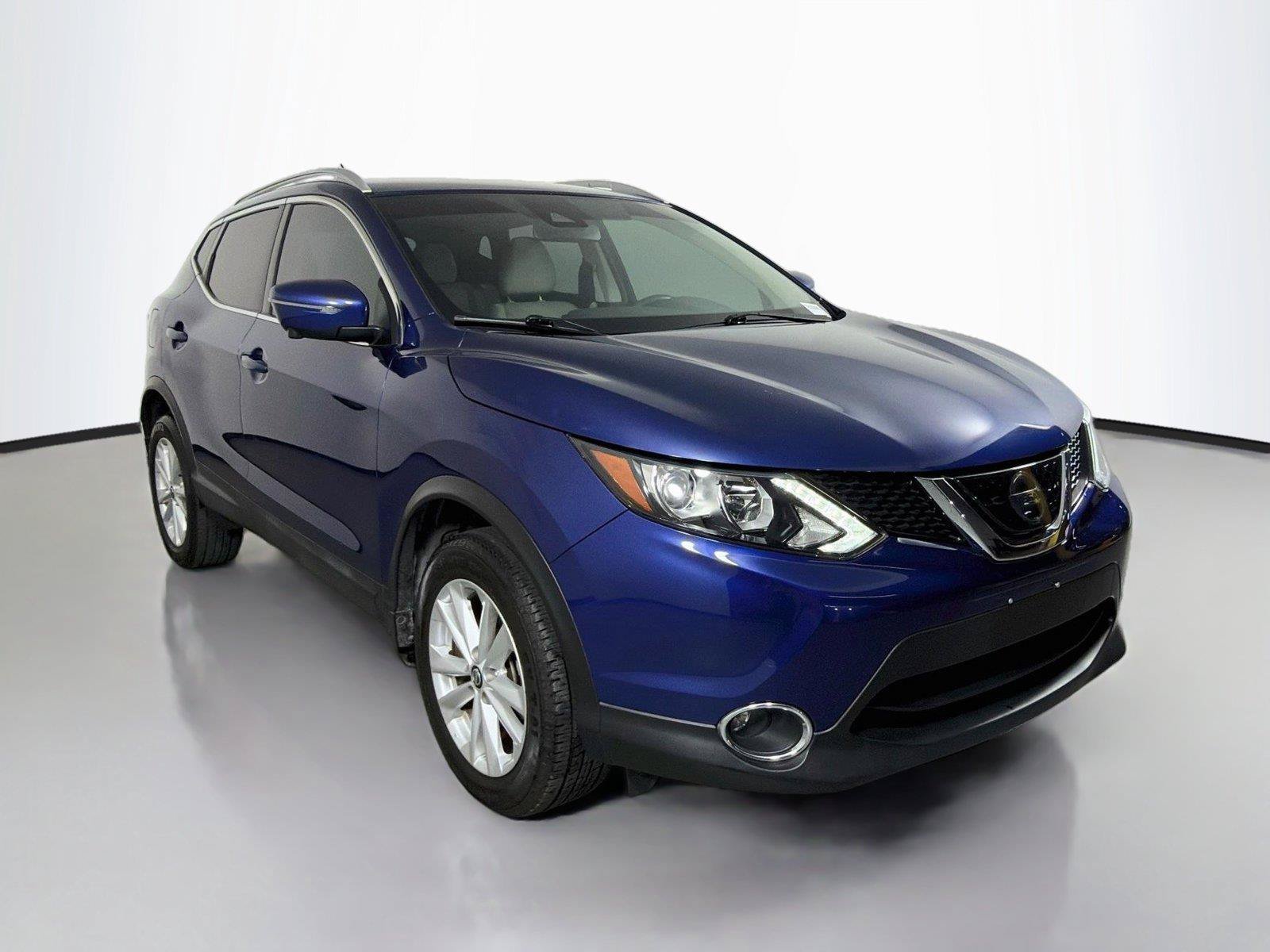 Used 2019 Nissan Rogue Sport SV w/ Technology Package FWD image 3