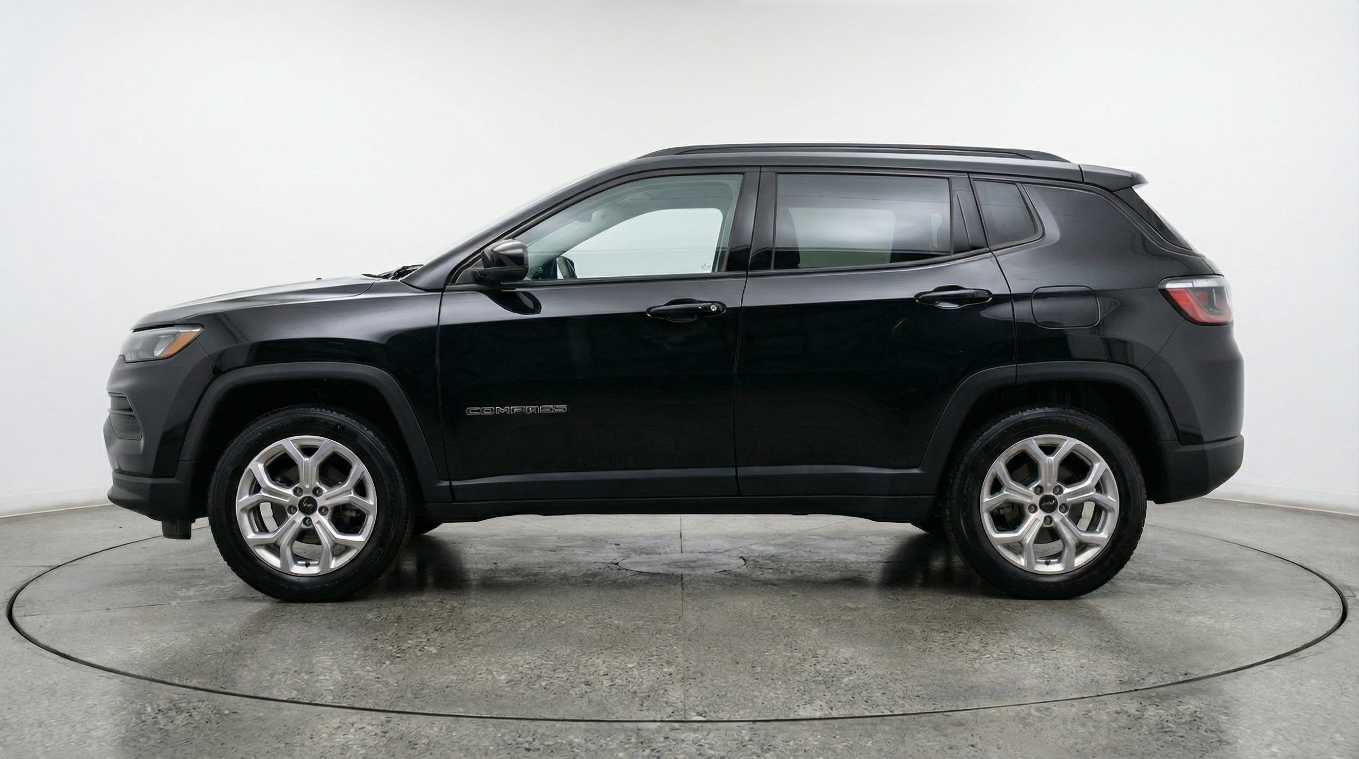 Used 2025 Jeep Compass Latitude image 5